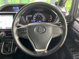 【純正革巻きステアリング】上質な革を使用することで、手にしっかり馴染みとても運転しやすいハンドルです♪