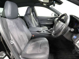ゆったり室内で運転もしやすいです♪使い勝手の良い配置も考えられています!!