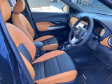 運転しやすい最適な姿勢に調整することができるシートシフター付き。リラックスして運転できます。