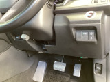 左側に高速で便利なETCがあり、横滑りを防ぐVSAなどのスイッチは、運転席の右側、手の届きやすい位置にあります。