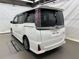 走りにこだわりながら収納力も持ち合わせたお車です。