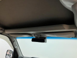 トップシェイドガラスを採用♪運転中の強い太陽光や西日を和らげ、視界の安全性を保ちます♪