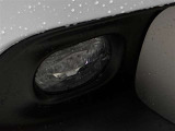 フォグランプ付きで、霧の時にヘッドライトだけでは見えにくい路肩やセンターラインの視認性が向上し安心です