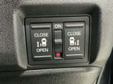【両側パワースライドドア】両側がパワースライドドアになっており、運転席のスイッチやスマートキーでも開閉が可能です!開口部も広いので乗り降りも楽々♪