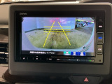 【バックカメラ】運転が苦手な方も車庫入れラクラクです!ギアをリバースに入れれば自動的に切り換わりますので、面倒な操作は不要です♪狭い駐車場もお車を傷つけず安心ですね!