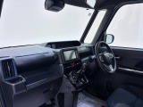 ダイハツのお店では、ダイハツ車を知り尽くしたプロフェッショナルが、専用の診断機器を使って各システムを点検しております。