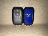 【スマートキー】キーを取り出さずにドアを施錠&解錠。クルマの始動も可能です。