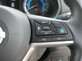 運転支援機能・プロパイロット搭載。 設定した速度で定速走行でき、先行車に自動で追従走行も可能です。さらにハンドル支援機能もあり、車線の中央を走るように制御してくれます。