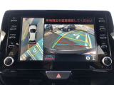 全周囲の画像が表示されます。 運転席から見づらい個所なども、上空から見たような映像で確認できます。  映像の切替もでき、後方確認だけでなく大変便利な機能です。