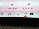 フロント・シートヒーターに加え、ステアリングホイール・ヒーターも装備。厳寒の地、北欧スウェーデン発祥のブランドならではのアイテムです。