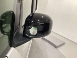 ハンドルの右側にはヘットライトリベライザーとVSA(ABS+TCS+横滑り抑制)の解除スイッチがついています。ヘッドライトリベライザーは道路状況や積荷の加重に応じてライトの高さを調節できます。