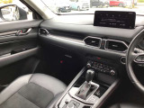 シンプルかつ機能的で扱いやすいインパネ周りです。