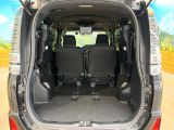 普段のお買い物や通勤、送迎等に十分な荷室スペースを確保しております。セカンドシートを倒すと、大きな荷物の積載も可能です♪