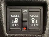 【両側パワースライドドア】両側がパワースライドドアになっており、運転席のスイッチやスマートキーでも開閉が可能です!開口部も広いので乗り降りも楽々♪