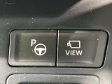 【リモート機能つきアドバンストパーク】専用スマートフォンアプリの使用で、車外から遠隔駐車・出庫が可能な先進機能。広い場所で乗り降りしたい時に便利です♪