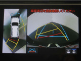 パノラミックビューモニター付きです。車両を上から見た様な映像を画面に表示。運転席からの目視だけでは見にくい、車両周辺の状況をリアルタイムでしっかり確認出来ます。