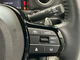【アダプティブ・クルーズ・コントロール】予め設定した車速内でクルマが自動的に加減速。 前走車との適切な車間距離を維持しながら追従走行し、高速道路でのドライバーの疲労を軽減してくれる嬉しい機能付♪