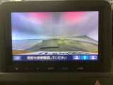 【バックカメラ】運転が苦手な方も車庫入れラクラクです!ギアをリバースに入れれば自動的に切り換わりますので、面倒な操作は不要です♪狭い駐車場もお車を傷つけず安心ですね!