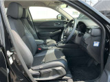 すわり心地の良い運転席・助手席です。長時間のドライブの疲れ軽減に貢献します。どうぞ快適なドライブを♪
