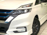 【LEDヘッドライト】悪天候や夜間走行時も良好な視界を確保し安心して運転できる高輝度LEDヘッドライトを装備!点灯速度が早く、消費電力も抑えられています。