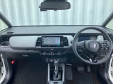 運転席周りです。カップホルダーや小物の収納などは必須ですよね!!使い勝手の良いつくりになっております!!