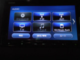 フルセグTV搭載。CD/DVD再生、Bluetoothオーディオに対応しています。