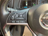 ステアリングスイッチ付きのハンドル!運転に支障をきたすことなくナビ操作が可能です!!