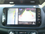 【アラウンドビューモニター】空から見下ろした映像がナビ画面にて確認可能です。駐車もラクラクですよ♪