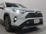 高輝度で点灯速度が速く、しかも消費電力の少ないLEDヘッドライトが装備されています!LEDの明るい光が走行中の視界の確保をサポートして、夜のドライブがより楽しく安全に運転できます♪