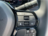 Hondaセンシングの機能のひとつ、アダプティブクルーズコントロール付!アクセルから足を離しても設定したスピードと前車との車間を保ち走行してくれます!車線維持もアシスト☆高速道路で疲労軽減ですね☆