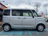 お車のフォグランプは、濃霧が発生し運転が困難に感じる際に使う補助灯としての役割があり運転をサポートしてくれます♪