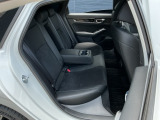 セカンドシートです!!ベンチシートになってますので、お二人の乗車ですとゆったり座って頂けますよ!!