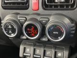 【オートエアコン】一度お好みの温度に設定すれば、車内の温度を検知し風量や温度を自動で調整。暑い&hellip;寒い&hellip;と何度もスイッチ操作をする必要はありません。快適な車内空間には必須の機能ですね♪
