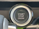 プッシュエンジンスターターです。キーを取り出すことなくブレーキペダルを踏みながらボタンを押すだけでエンジンが始動できます。