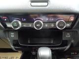 オートエアコン標準装備です。1年中快適な室内を提供!車内温度を設定すると風向き、風量を自動で調節してくれます。