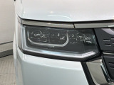 LEDヘッドライトは、点灯の瞬間から最大光量を発揮し、突然暗くなるトンネルなどでの安定感を高めます。