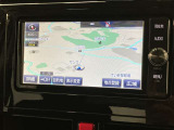 純正ナビを装備。タッチパネル式で使いやすく、お出かけもラクラクです。