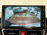 【バックカメラ】 駐車時に車両後方の様子を見ることができるので、運転の不安を軽くします。