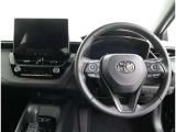 シックな色使いの運転席周りです!すっきりとしたデザインで上品な色使いです。居心地の良い運転席、長く座ってられるリラックスできるデザインがいいですね♪