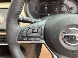 ステアリングスイッチ付きのハンドル!運転に支障をきたすことなくナビ操作が可能です!!