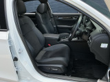 フロントシートです!!セパレートシートなのでお尻をしっかりホールド!!スポーティな運転にも最適です!!