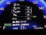 隣車線を走る車両をレーダーで検知し、ドアミラーでは確認しにくい後側方エリアに存在する車両に加え、急接近してくる車両も検知します。車両を検知するとドアミラーに搭載されたLEDインジケーターが点灯します。
