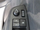 ドアミラーは電動格納式です。