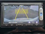 駐車時の安全確認をサポートするバックカメラも使用できます。