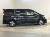 広々とした車内空間に優れた燃費性能。更にデザインも上質で人気のお車です!