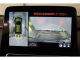 車両を上から見たような映像表示するパノラミックビューモニター付き!