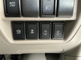 【両側パワースライドドア】両側がパワースライドドアになっており、運転席のスイッチやスマートキーでも開閉が可能です!開口部も広いので乗り降りも楽々♪