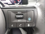 高速道路単一車線の運転支援機能、「プロパイロット」のステアリングスイッチ。一般道では先行車追従機能のアダクティブ クルーズコントロールのみご使用頂けます。