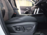 パワーシート搭載。微妙な調整が手軽にでき、ピッタリなポジションで運転することが可能です。