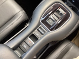 ワンアクションでスムーズな運転を支援する、エレクトリックギアセレクターに、パーキングブレーキは、電子制御パーキングブレーキです。